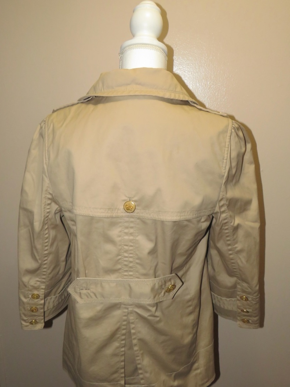 Juicy Couture Women’s Tan Double-Breasted cropped Trench Coat. Size L - Picture 3 of 4